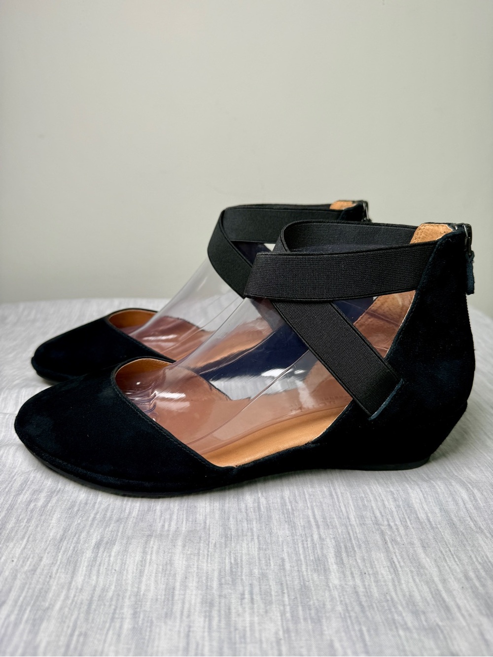 Gentle Souls Crisscross Ankle Strap Suede Low Wedge Dorsay Black Sz 10